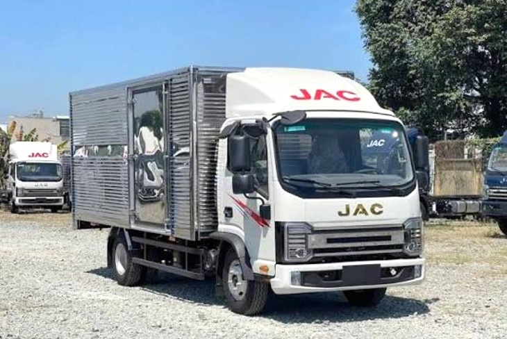 Xe 2.5 tấn chạy tuyến Đà Nẵng dừng chờ nhận hàng