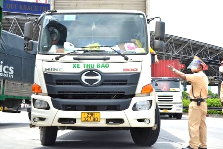 Xe ghép chuyển nhà TPHCM đi Bình Định: ít đồ, về quê mùa lũ