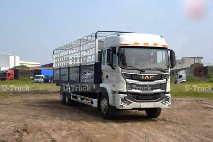 Xe ghép chuyển nhà TPHCM đi Cần Thơ xếp thùng đồ phòng trọ có dán tên
