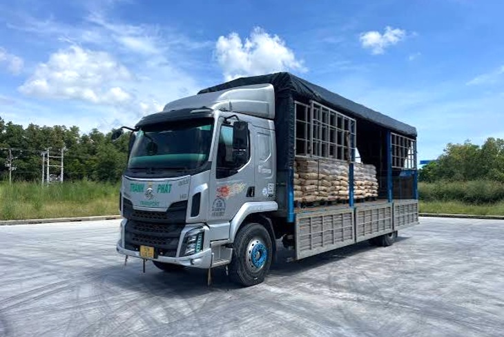 Xe ghép chuyển nhà TPHCM đi Đắk Lắk: thùng đồ đánh số, dán nhãn chờ lên xe