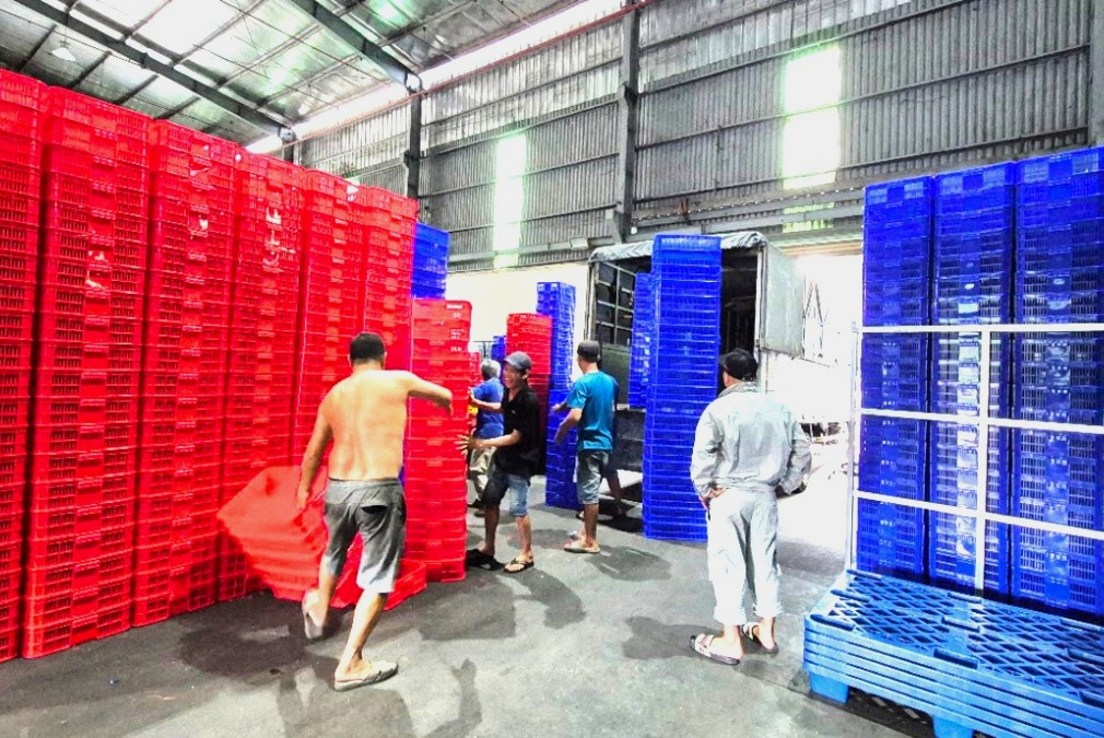 Xe ghép hàng Sài Gòn đi Cần Thơ xếp kiện theo thứ tự điểm trả