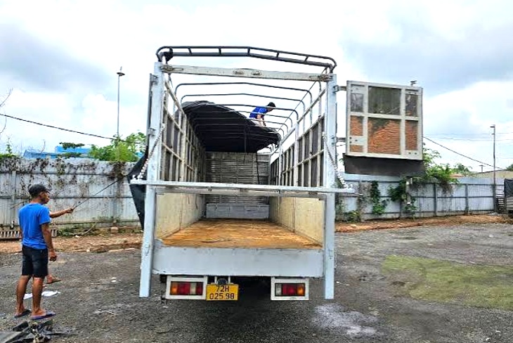 Xe ghép hàng Sài Gòn đi Hậu Giang chia kiện theo trục trả hàng
