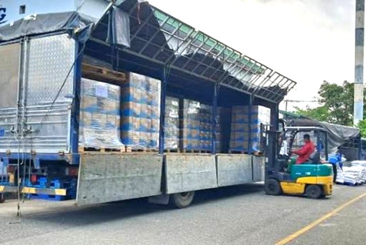 Xe ghép hàng Sài Gòn đi Tiền Giang nhận hàng lẻ ở bãi gom